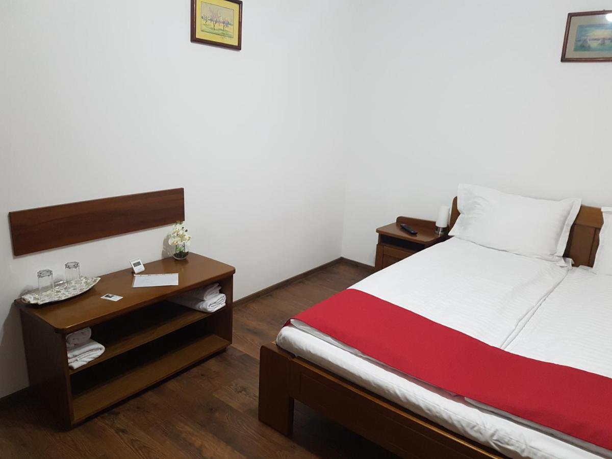 Casa Irinella Bed & Breakfast Satu Mare Bagian luar foto