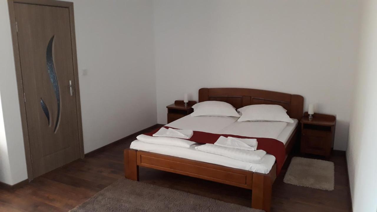 Casa Irinella Bed & Breakfast Satu Mare Bagian luar foto